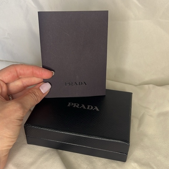 Prada Key Wallet - 6 Rings Black Saffiano Leather - Date Code 181 - Picture 11 of 15
